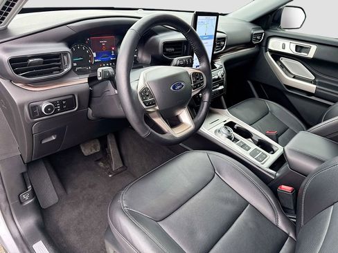 Used 2022 Ford Explorer Limited w/ Limited Technology Package image 11