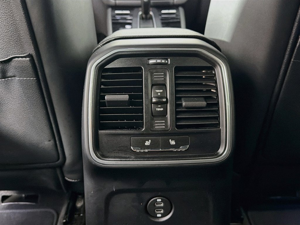 Certified 2023 Porsche Macan AWD/4WD image 27