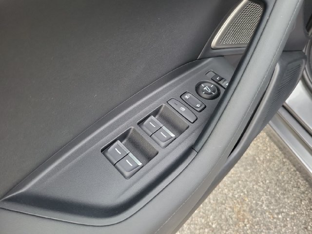 Used 2025 Acura TLX w/ Technology Package FWD image 9