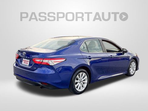 Used 2018 Toyota Camry LE image 7