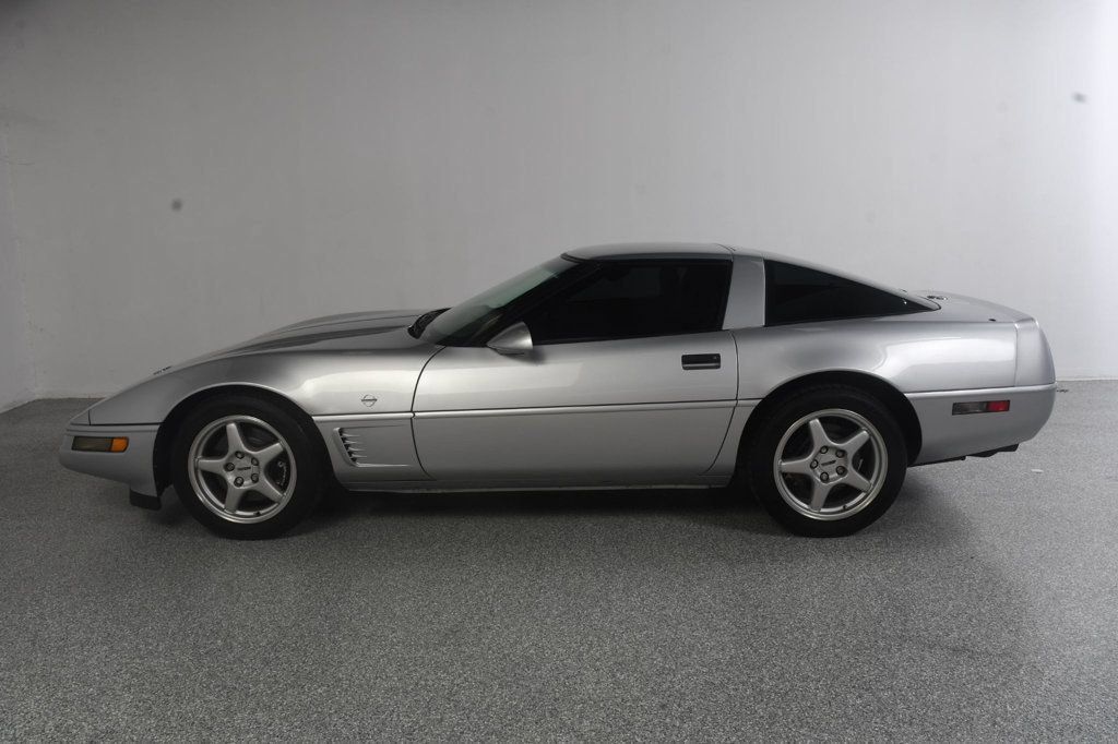 Used 1996 Chevrolet Corvette Coupe RWD image 3