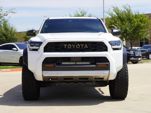 Used 2025 Toyota 4Runner SR5 AWD/4WD image 2