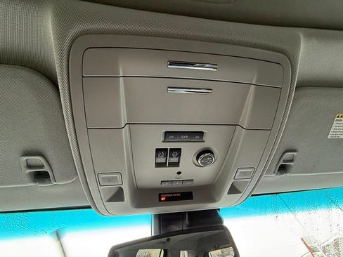 Used 2018 GMC Yukon SLT image 39