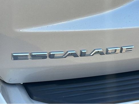 Used 2022 Cadillac Escalade Premium Luxury w/ Performance Package image 15