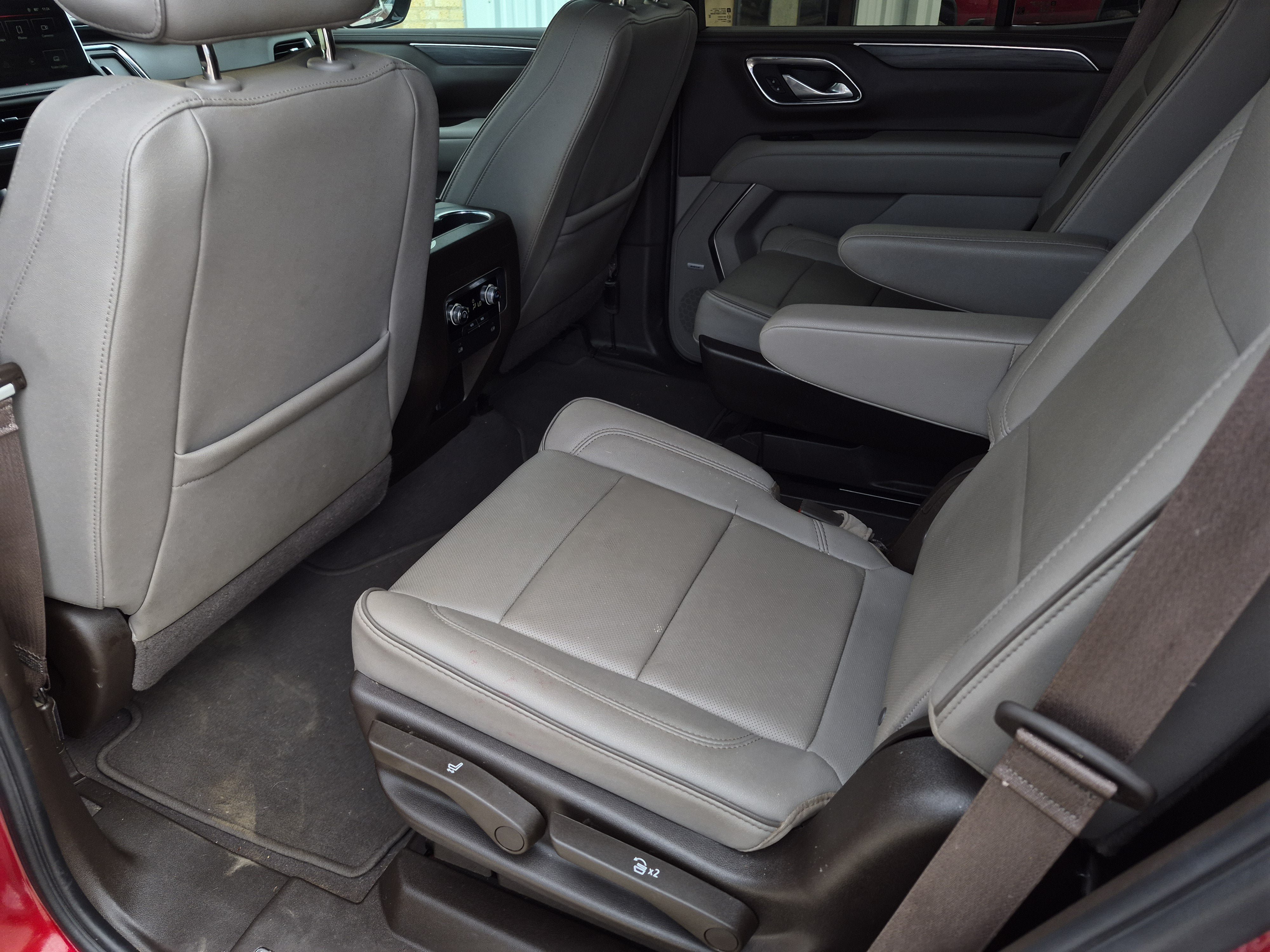 Used 2024 GMC Yukon SLT RWD image 14