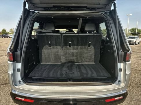 Used 2025 Jeep Wagoneer 4WD image 24