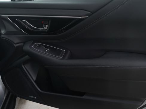 Used 2022 Subaru Outback Limited XT image 9