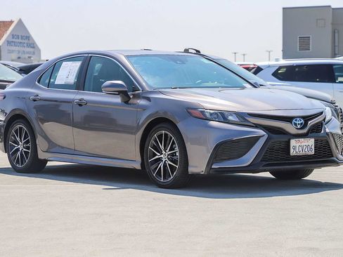 Used 2024 Toyota Camry SE w/ Audio Upgrade Package FWD image 3