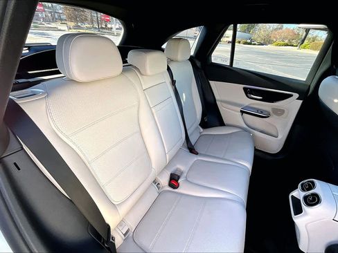 Used 2025 Mercedes-Benz GLC 300 4MATIC image 20