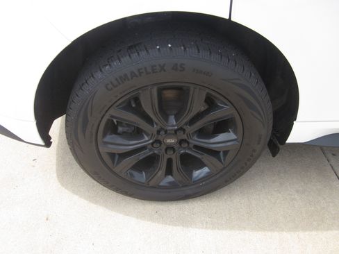 Used 2024 Ford Edge SE w/ Black Appearance Package AWD/4WD image 7