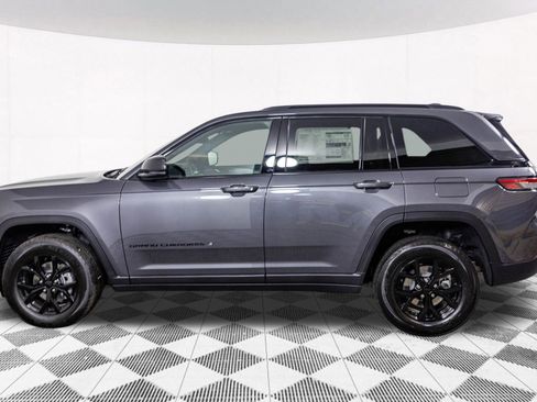 New 2025 Jeep Grand Cherokee Altitude image 12