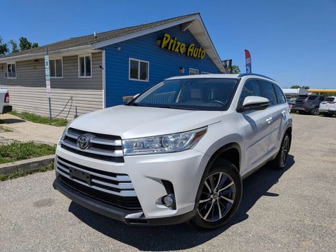 Used 2019 Toyota Highlander XLE AWD/4WD image 2