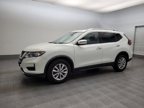 Used 2020 Nissan Rogue SV image 2