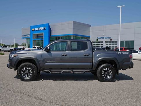 Used 2021 Toyota Tacoma TRD Off-Road AWD/4WD image 10