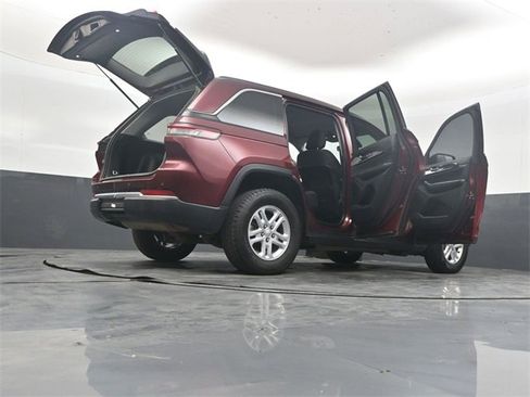 Used 2023 Jeep Grand Cherokee Laredo image 52