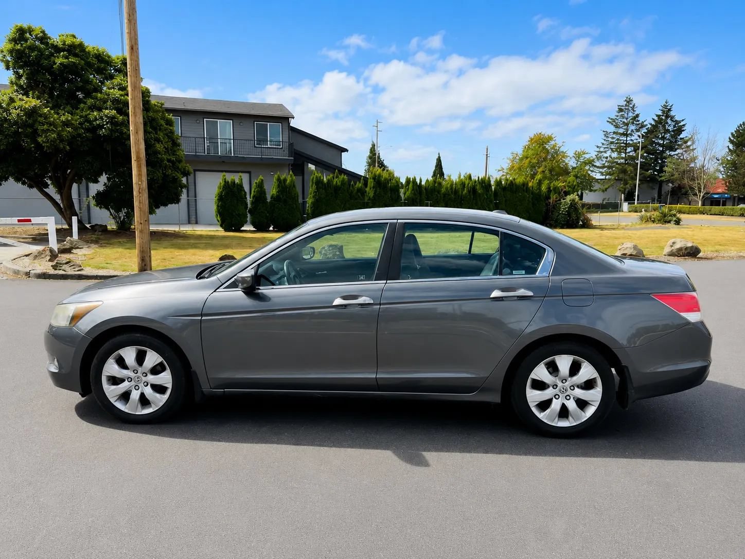 Used 2010 Honda Accord EX-L image 2