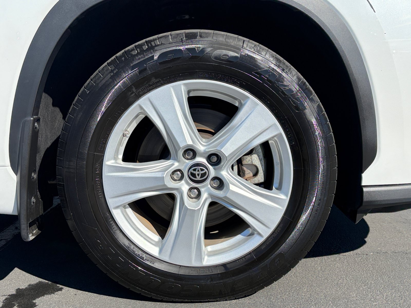 Used 2023 Toyota Highlander LE AWD/4WD image 31