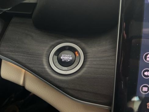 Used 2024 Jeep Grand Cherokee Limited w/ Luxury Tech Group II image 29