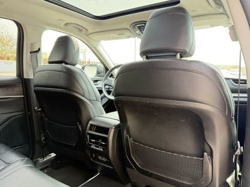 Used 2024 Jeep Grand Cherokee Limited AWD/4WD image 26