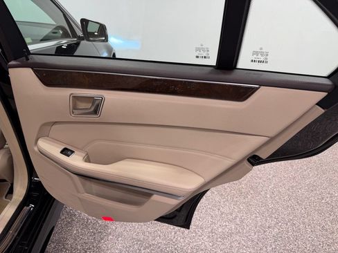 Used 2014 Mercedes-Benz E 350 4MATIC Sedan image 33