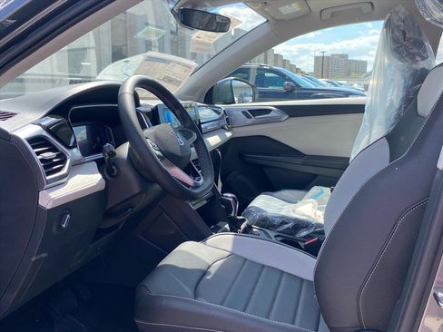 New 2026 Volkswagen Taos SEL AWD/4WD image 8