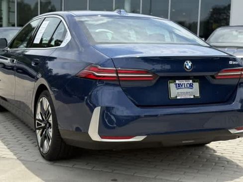 Certified 2025 BMW 530i RWD image 3