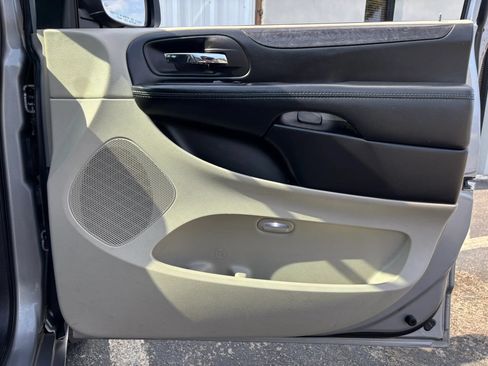 Used 2018 Dodge Grand Caravan SE w/ UConnect Hands-Free Group FWD image 41