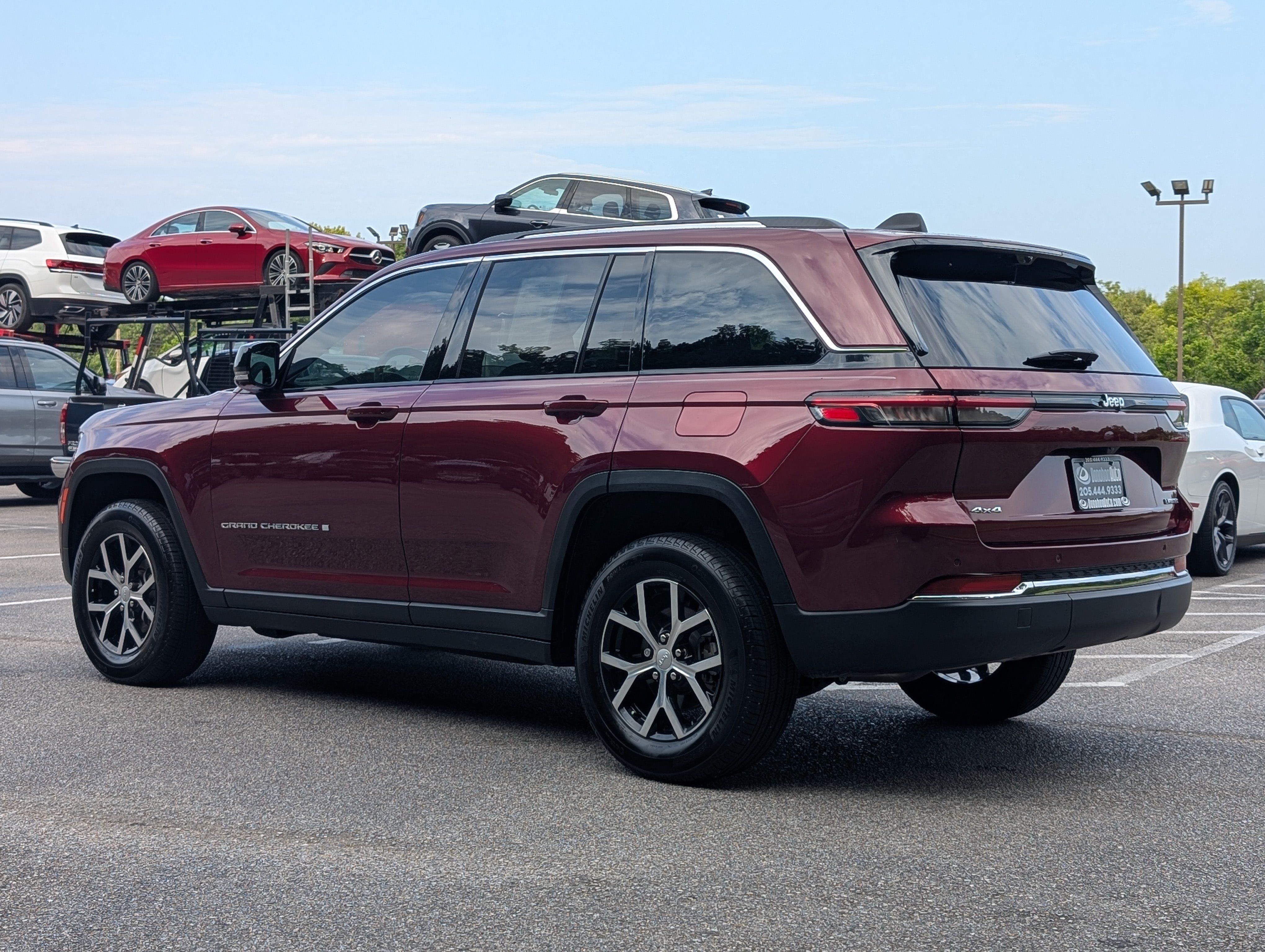 Used 2024 Jeep Grand Cherokee Limited w/ Luxury Tech Group II AWD/4WD image 7