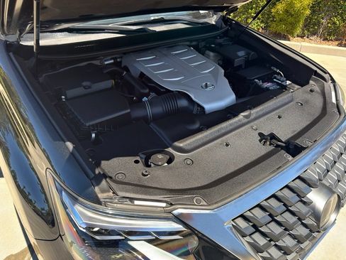 Certified 2022 Lexus GX 460 Premium AWD/4WD image 7