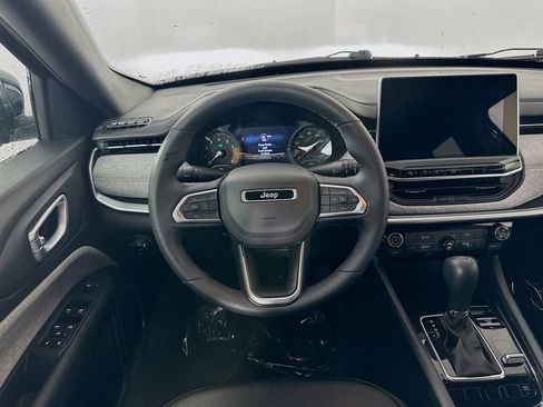 Certified 2024 Jeep Compass Latitude image 31