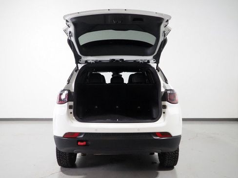 Used 2025 Jeep Compass Trailhawk AWD/4WD image 36