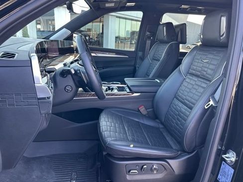 Certified 2026 Cadillac Escalade ESV Platinum Luxury w/ LPO, Floor Liner Package AWD/4WD image 22