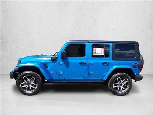 Used 2024 Jeep Wrangler Unlimited w/ Convenience Group AWD/4WD image 2