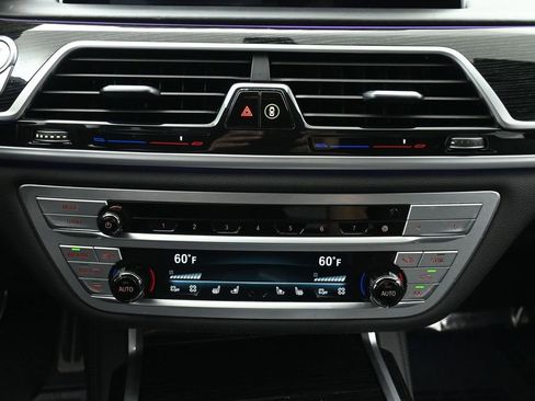 Used 2021 BMW 750i xDrive w/ Executive Package image 43