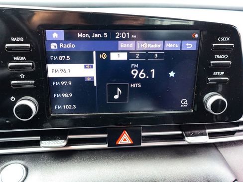 Used 2021 Hyundai Elantra SEL w/ Convenience Package image 32