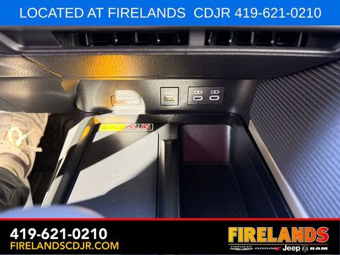 Used 2025 Toyota Camry SE FWD image 26