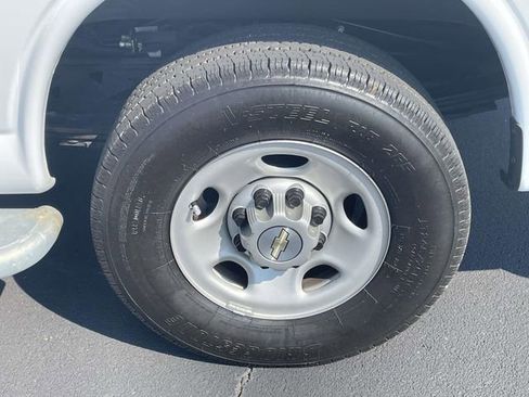 Used 2024 Chevrolet Express 2500 w/ Driver Convenience Package image 9