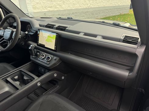 Used 2023 Land Rover Defender 110 image 26