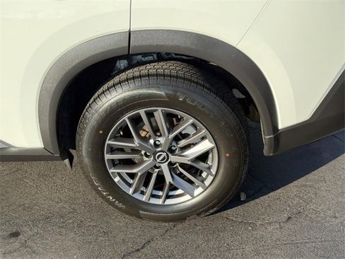 Used 2023 Nissan Rogue S image 4