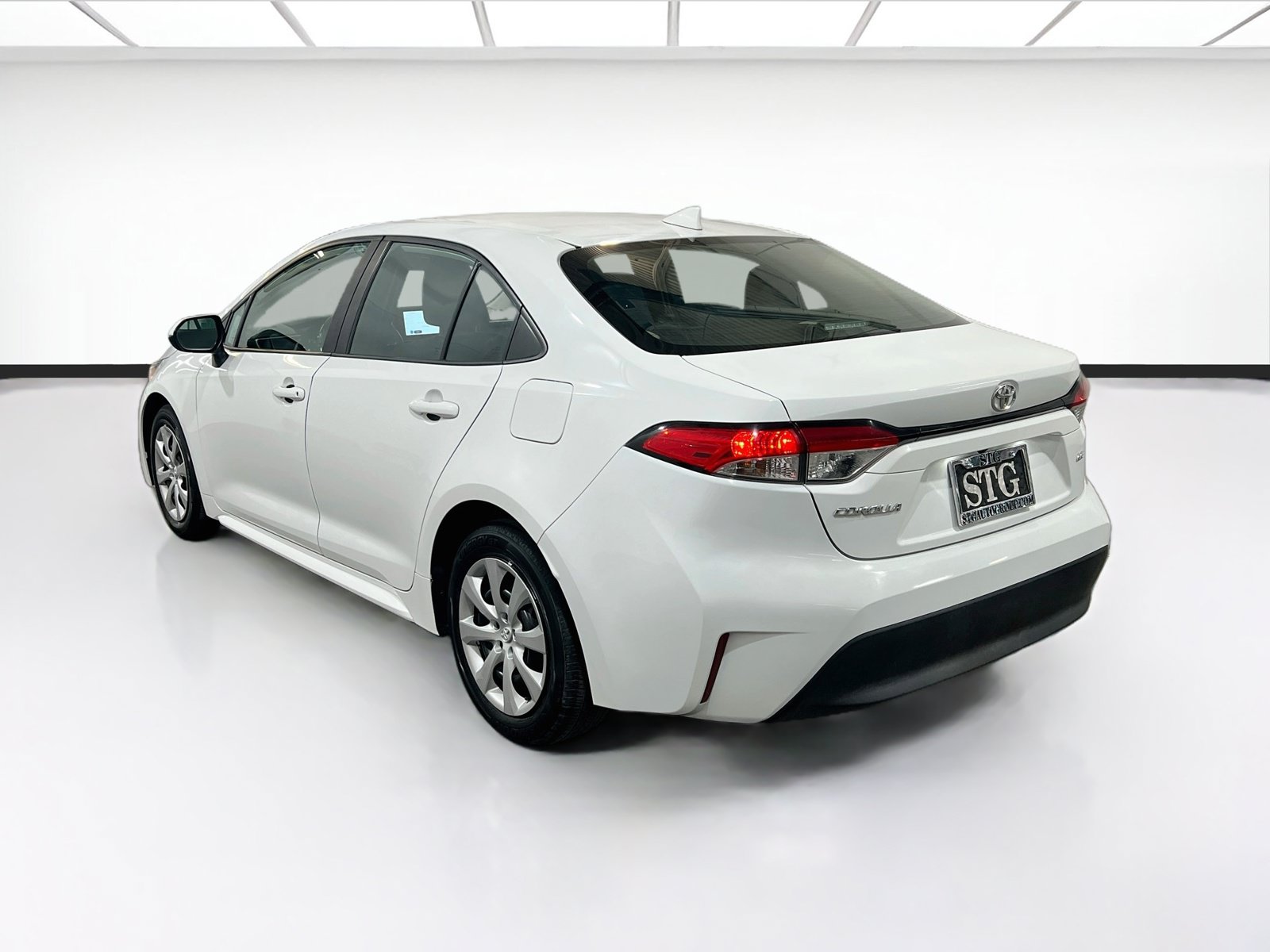 Used 2024 Toyota Corolla LE FWD image 6