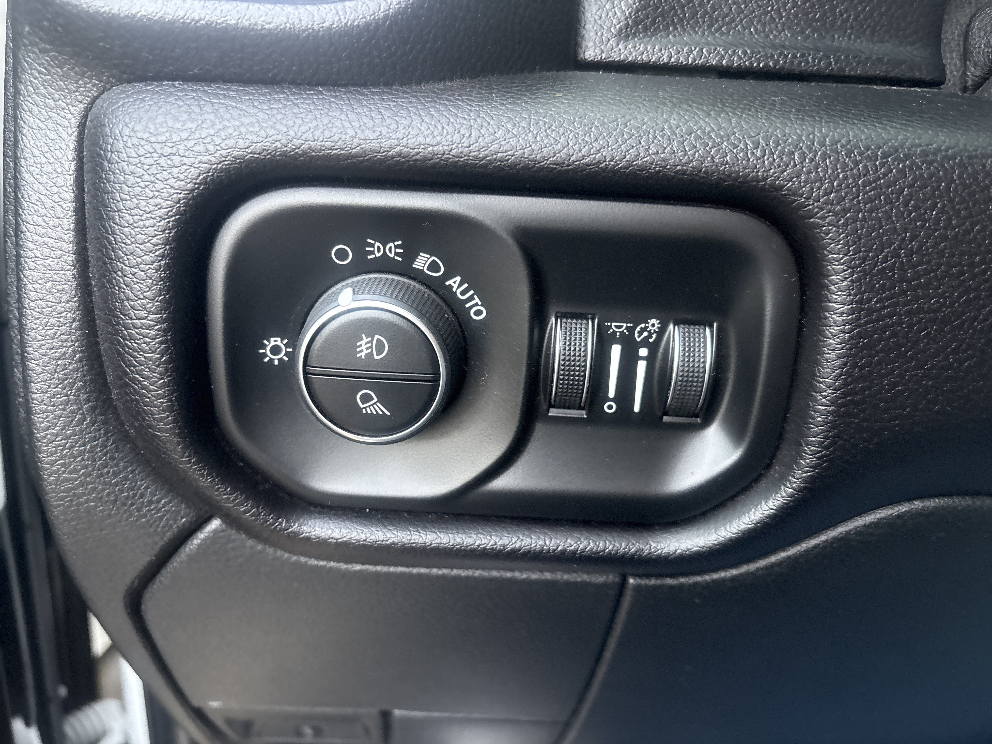 Used 2020 RAM 2500 Laramie w/ Night Edition AWD/4WD image 17