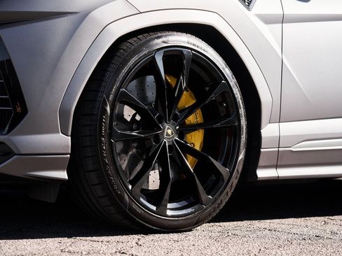 Used 2021 Lamborghini Urus image 8