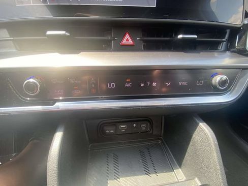 Used 2024 Kia Sportage EX FWD image 23