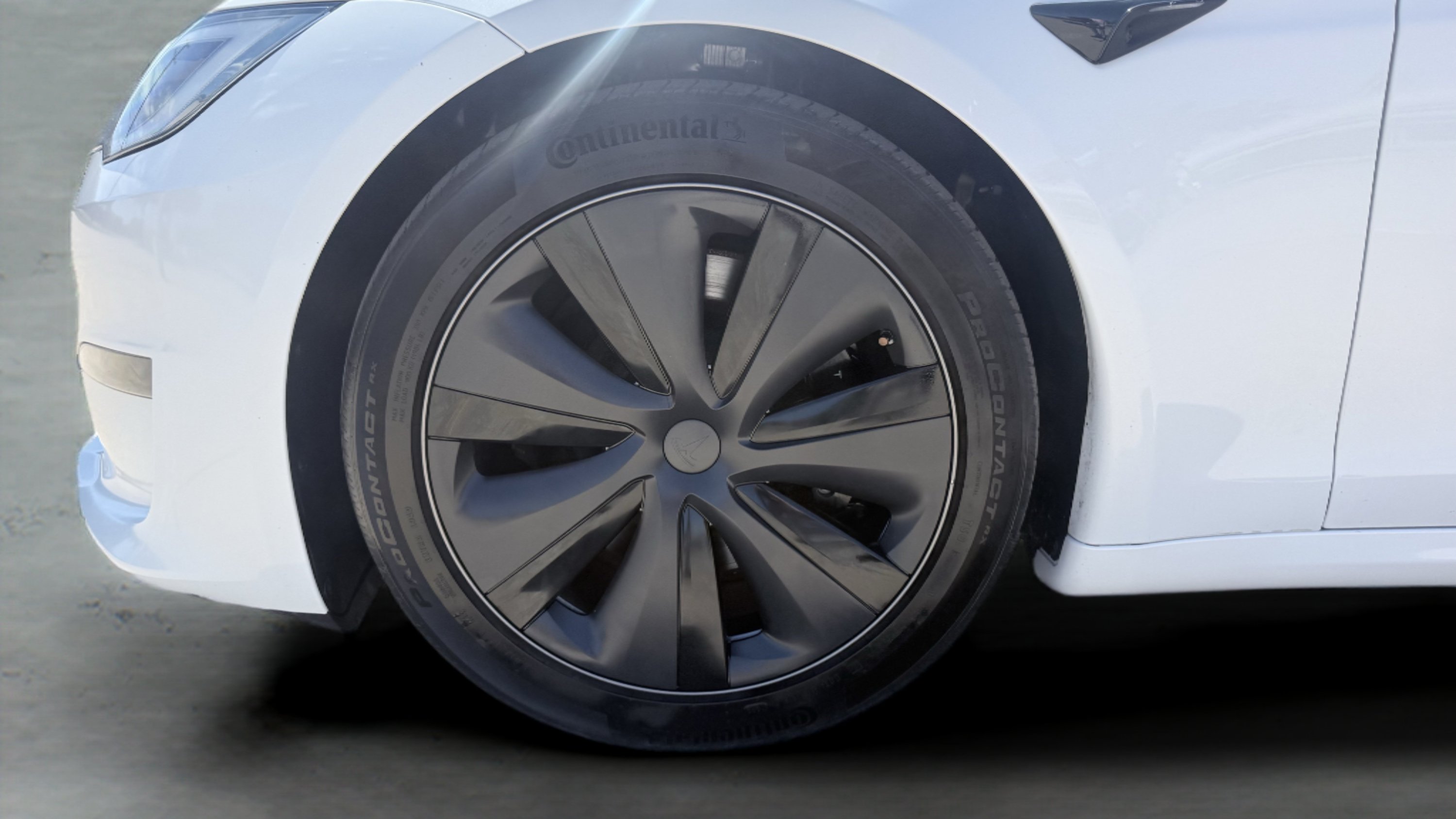 Used 2023 Tesla Model S AWD/4WD image 18