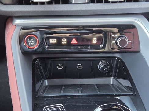 New 2025 Audi SQ5 Prestige image 21