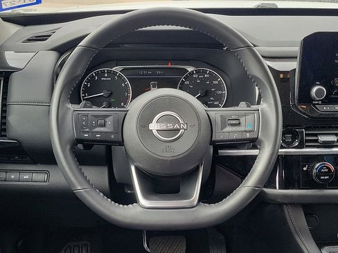 Used 2025 Nissan Pathfinder SV FWD image 15