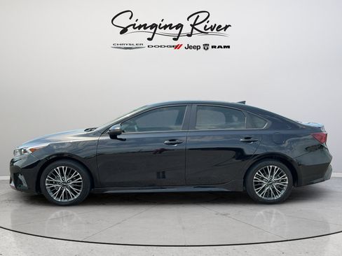 Used 2024 Kia Forte GT-Line w/ GT-Line Premium Package FWD image 4