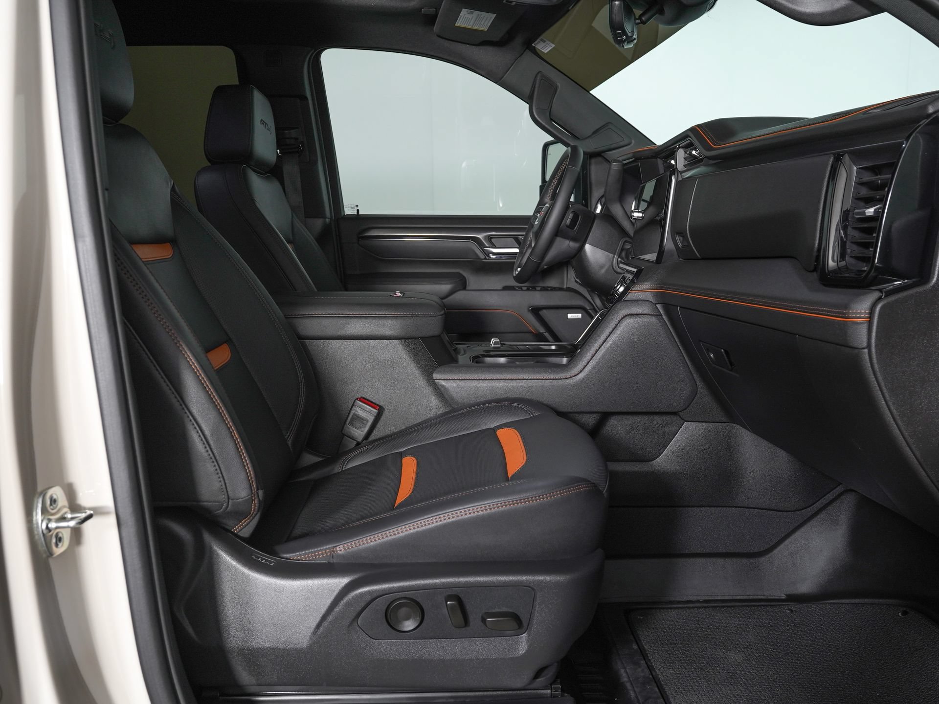 Used 2026 GMC Sierra 2500 AT4 w/ AT4 Premium Plus Package AWD/4WD image 10