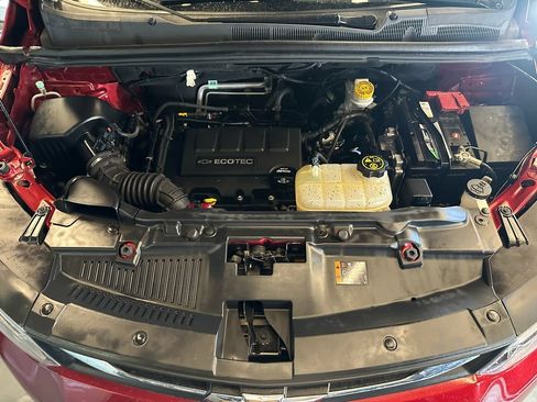 Used 2019 Chevrolet Trax LT w/ LT Convenience Package AWD/4WD image 22