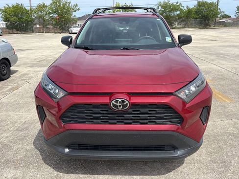 Used 2020 Toyota RAV4 LE image 3